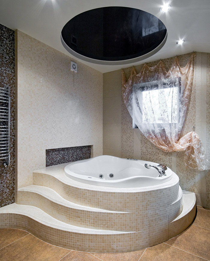 Можно ли делать натяжной потолок в ванной комнате