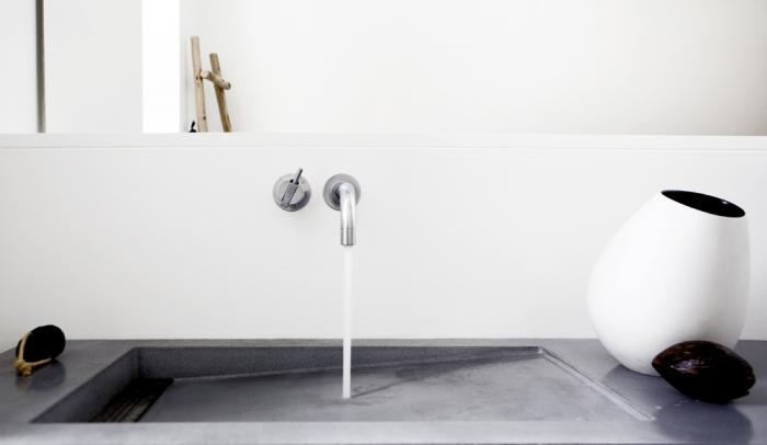 интерьер ванной комнаты в стиле ваби-саби